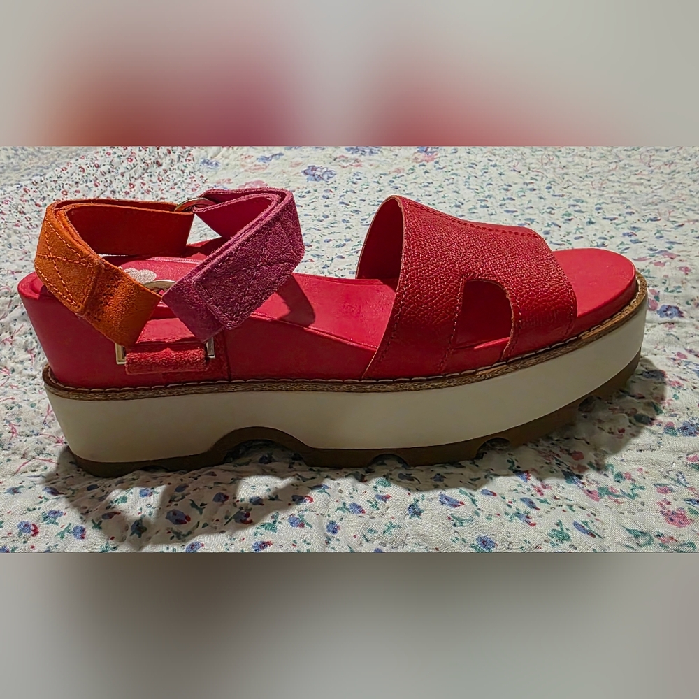 Sorel Leather Sandals with Pink and Orange Straps - Picture 3 of 12